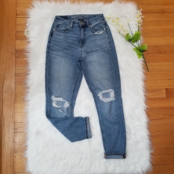 American Eagle Outfitters Denim - AMERICAN EAGLE Mom Jeans Comfort Stretch Waistband Light Blue Wash Size 00R.